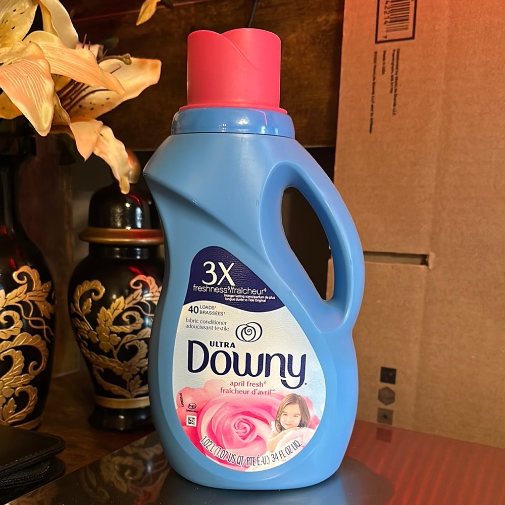 Ultra Downy April Fresh Fabric Softener Container with Handle 34 fl oz 40 loads
